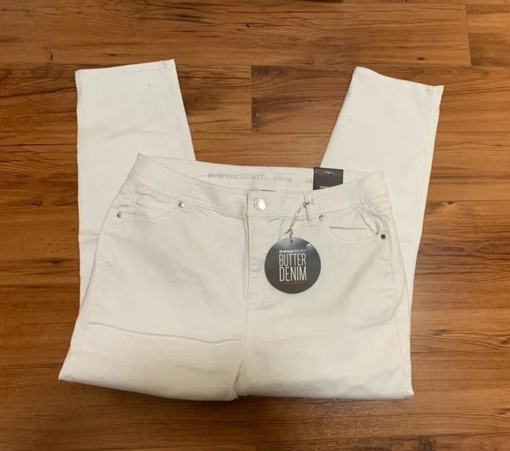 NWR New with tags Women’s Avenue skinny butter denim white jeans Plus Size 14P